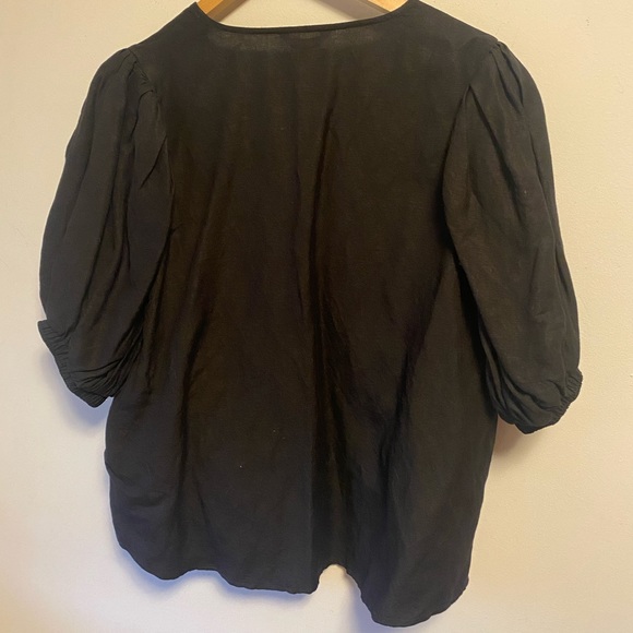 Express | Linen blend button up top with puff sleeves - Picture 4 of 9